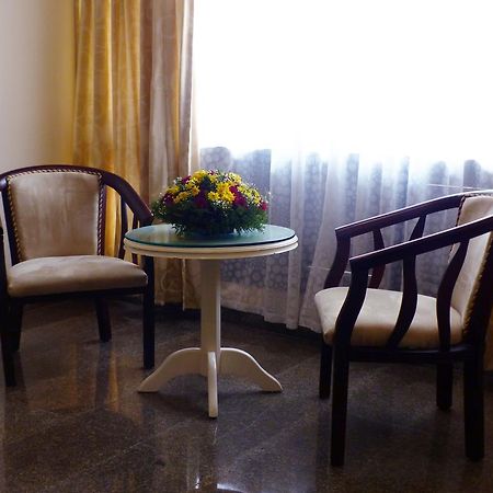 Hotel Highway Garden Kochi Esterno foto