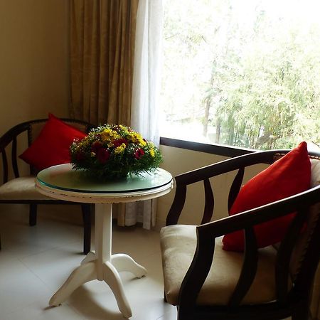 Hotel Highway Garden Kochi Esterno foto
