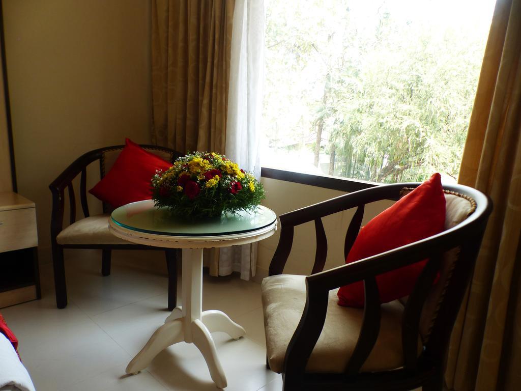 Hotel Highway Garden Kochi Esterno foto