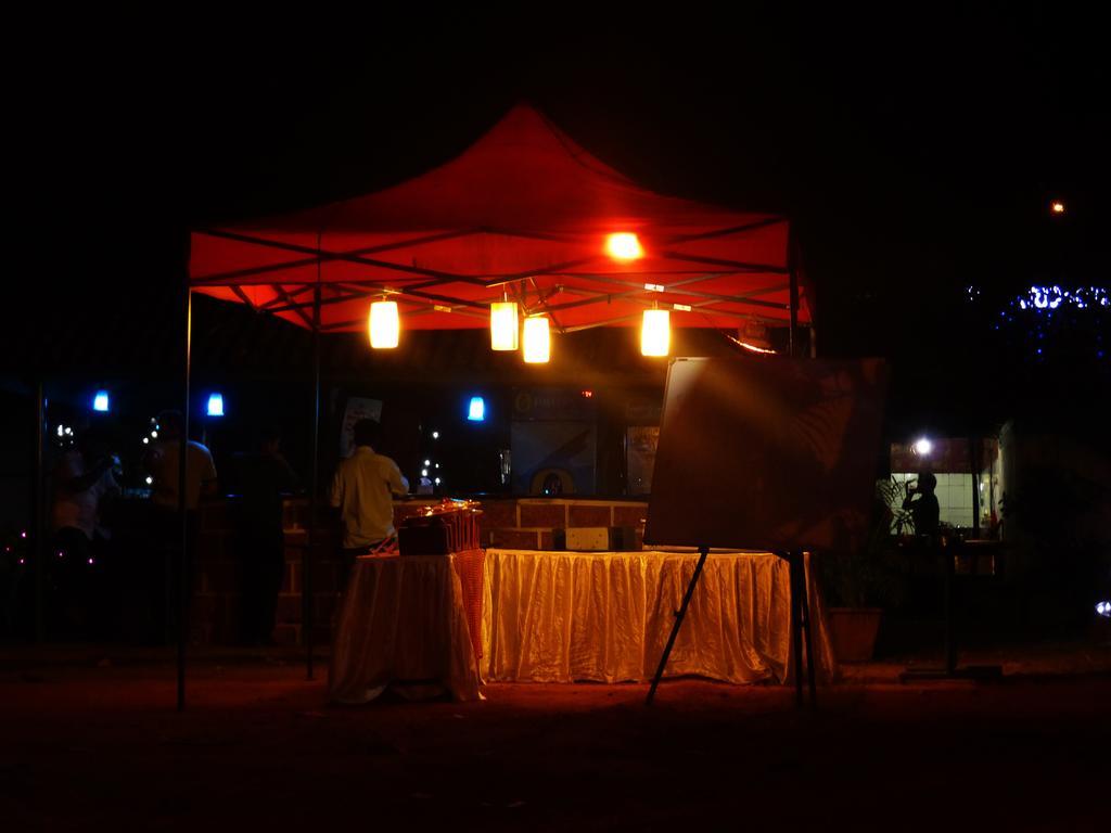 Hotel Highway Garden Kochi Esterno foto