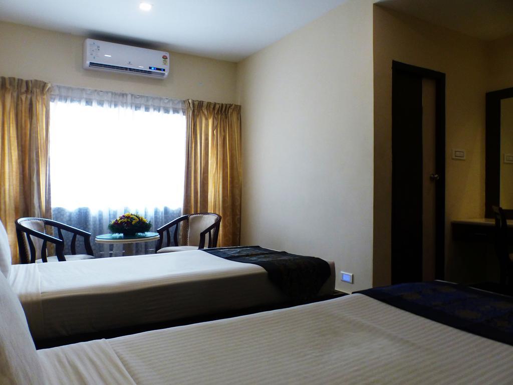 Hotel Highway Garden Kochi Esterno foto