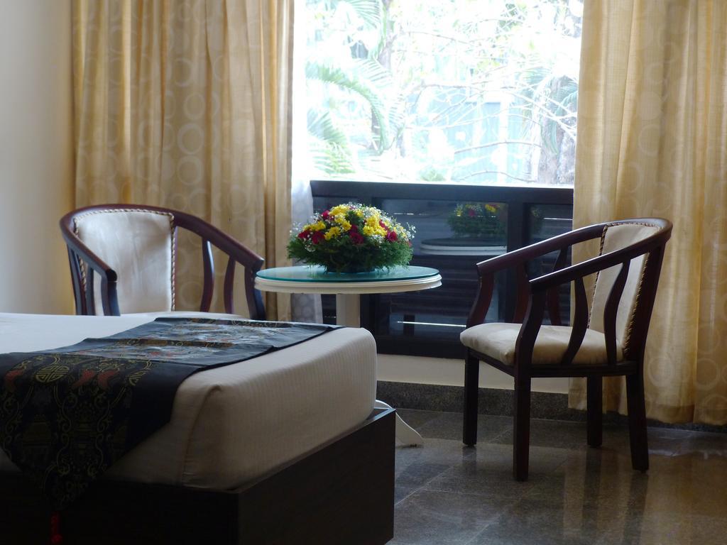 Hotel Highway Garden Kochi Esterno foto