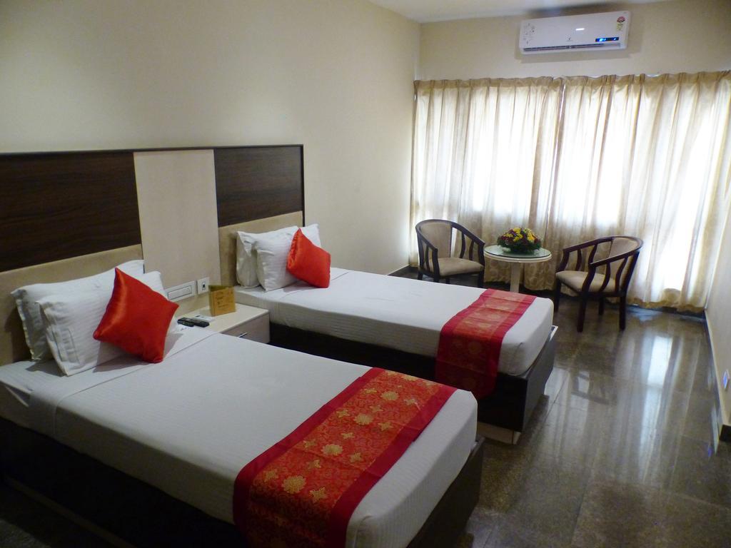 Hotel Highway Garden Kochi Esterno foto