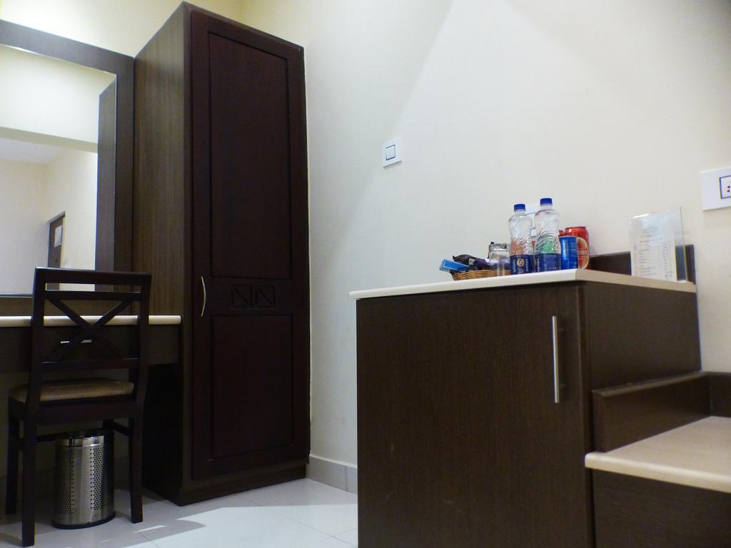 Hotel Highway Garden Kochi Esterno foto