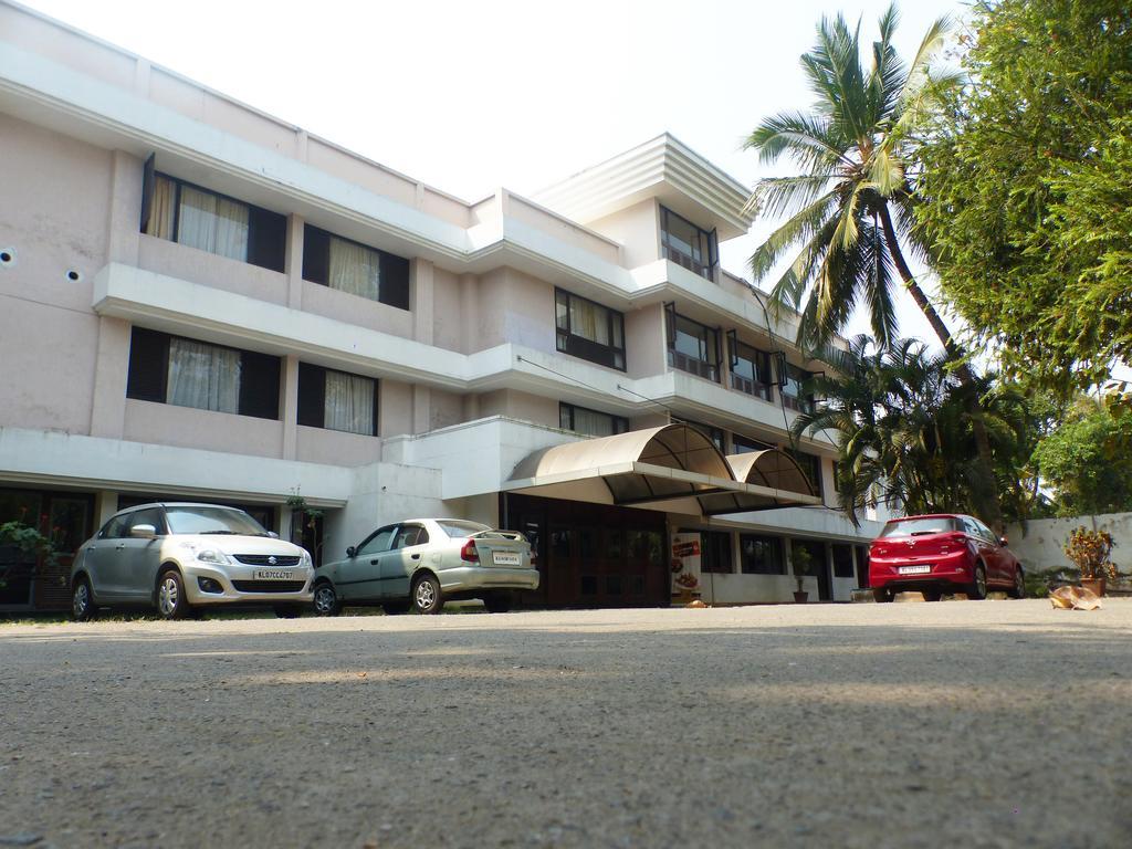 Hotel Highway Garden Kochi Esterno foto