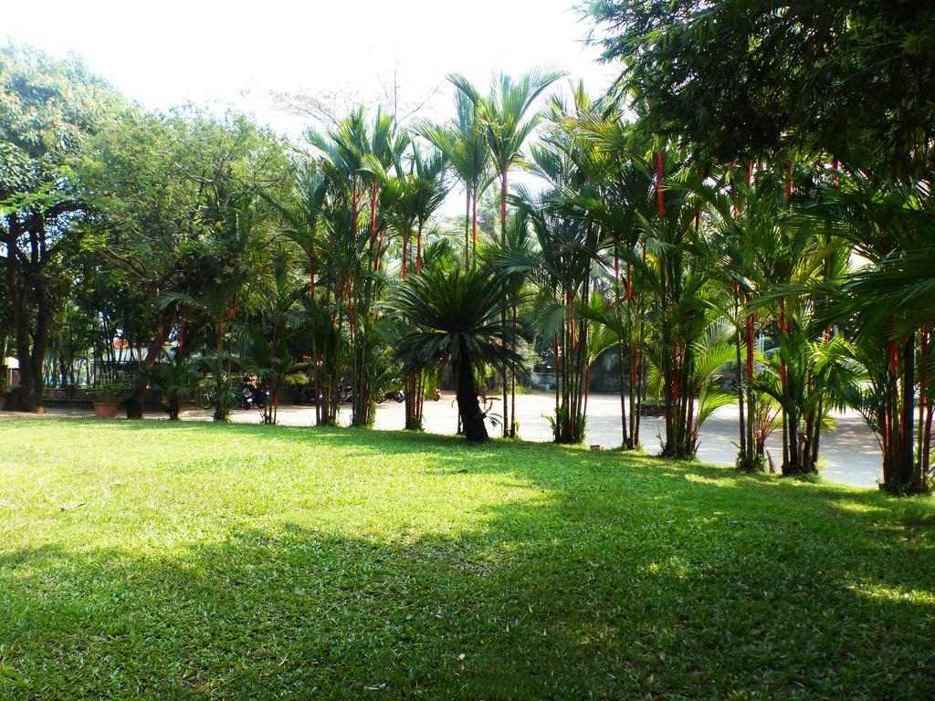 Hotel Highway Garden Kochi Esterno foto